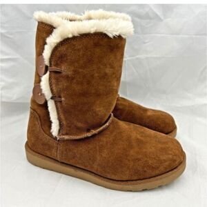 SO faux fur suede booties purchased from Kohls. Excellent used condition. Sz 7